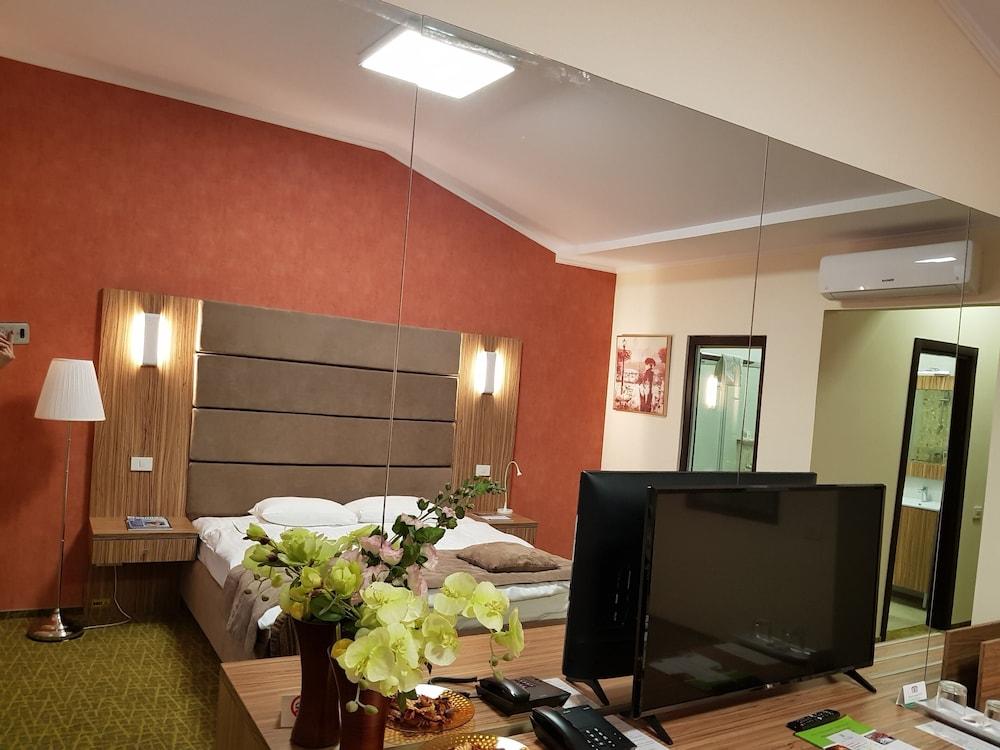 Pipera Hotel Tecadra מראה חיצוני תמונה